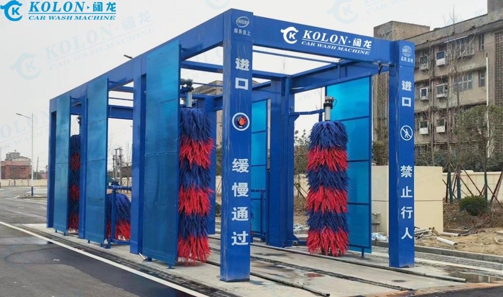 KOLON Acil Durdurma Düğmesi ile donatılmış PLC kontrolü ile otobüs yıkama makinesi 267L Su tüketimi